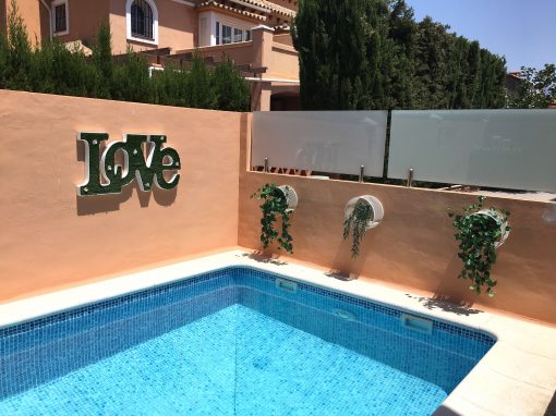AU09 – Interiorismo y Decoración Zona Piscina Torremolinos